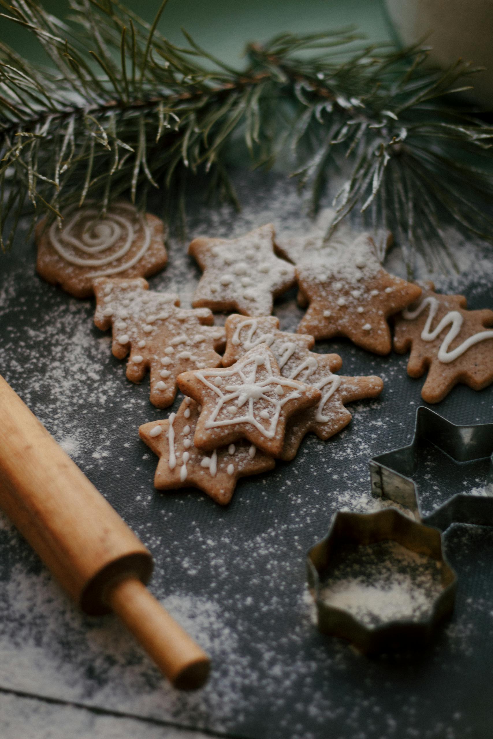 Decorative gingerbread cookies with powdered sugar and pine branches, perfect for Christmas.
