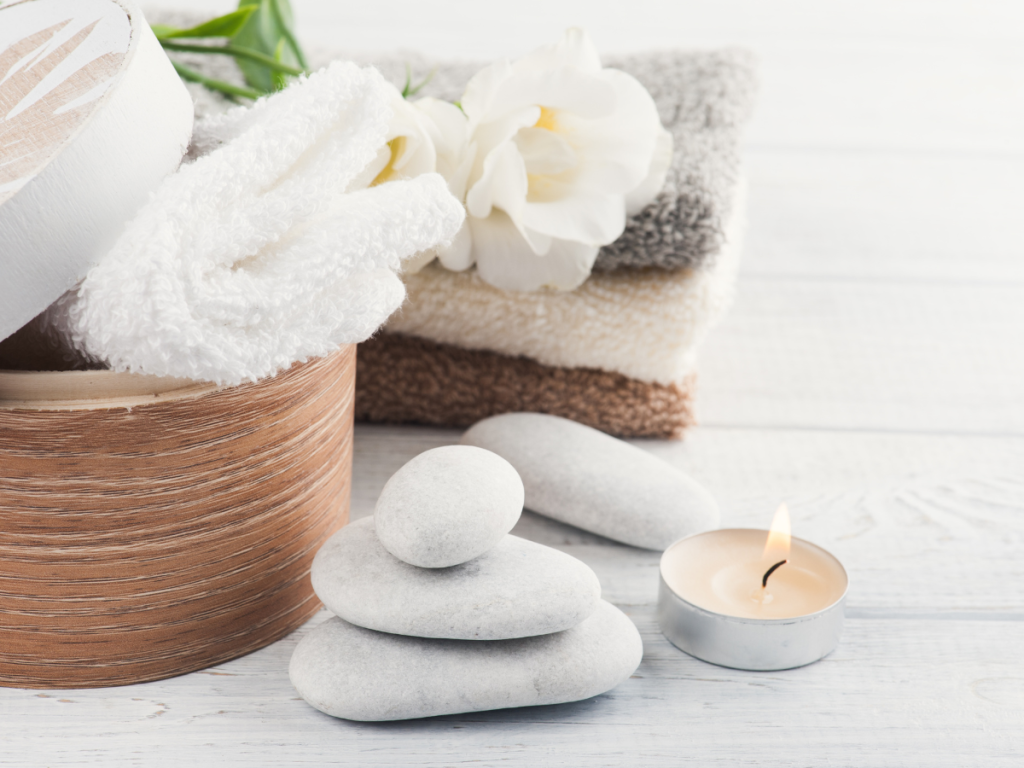 Towels, small basket and pebbles in a bathroom