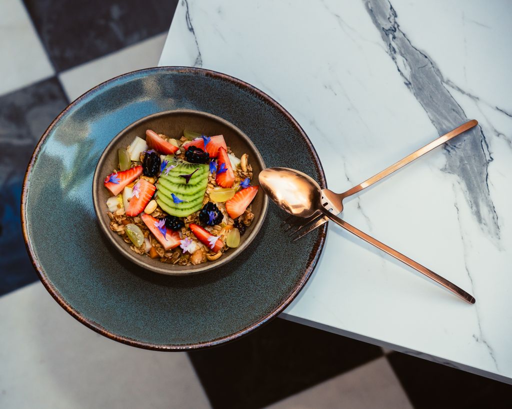 staycation kitchen finds under £25 – copper cutlery set with Colourful fruitbowl in blue grey ceramic dish with rose gold copper rim